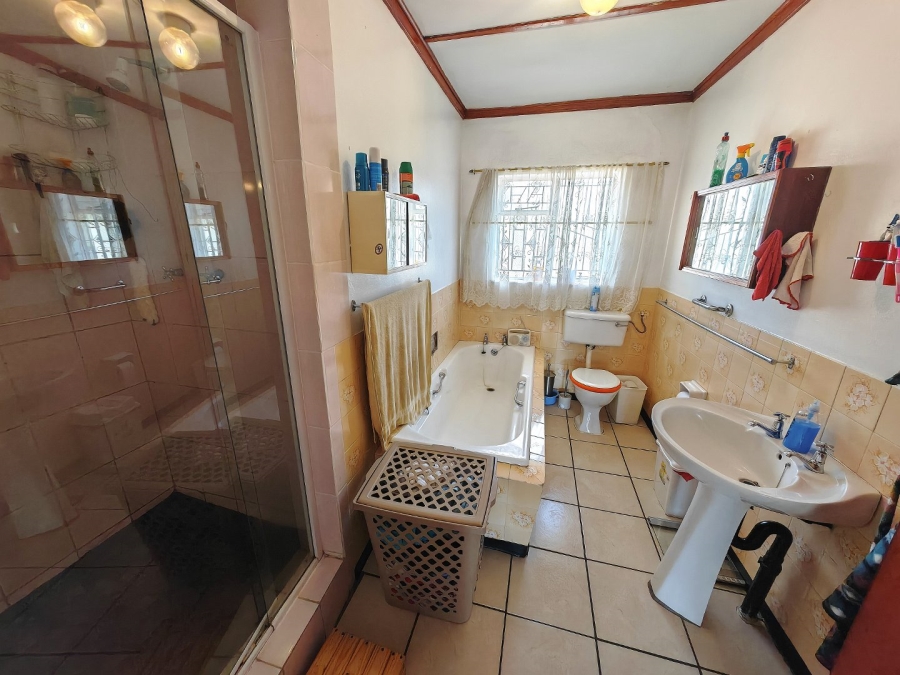 5 Bedroom Property for Sale in Pellissier Free State